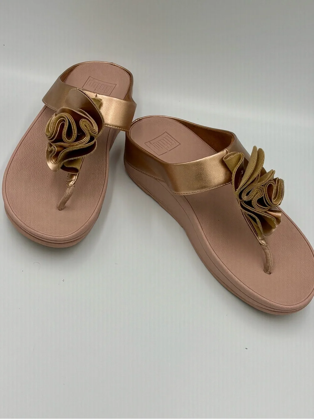 FitFlop Fino Bow Sandals Women’s US 7 EU 38 Rose Gold Metallic Comfort